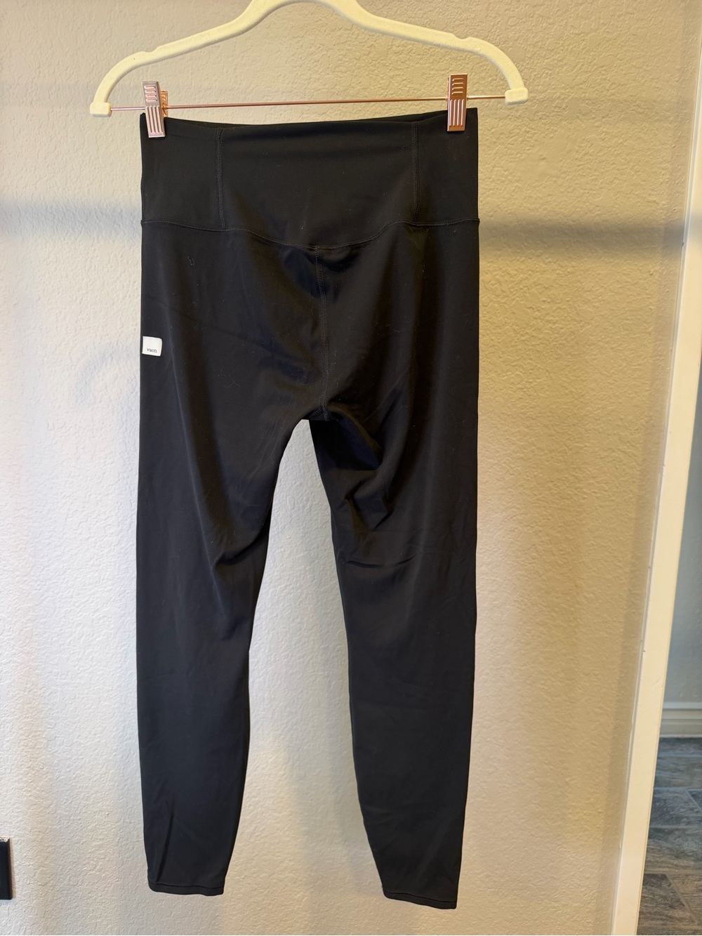 Vuori AllTheFeels™ Legging Women’s Medium Black High Rise BlissBlend Yoga Pants - Picture 3 of 6